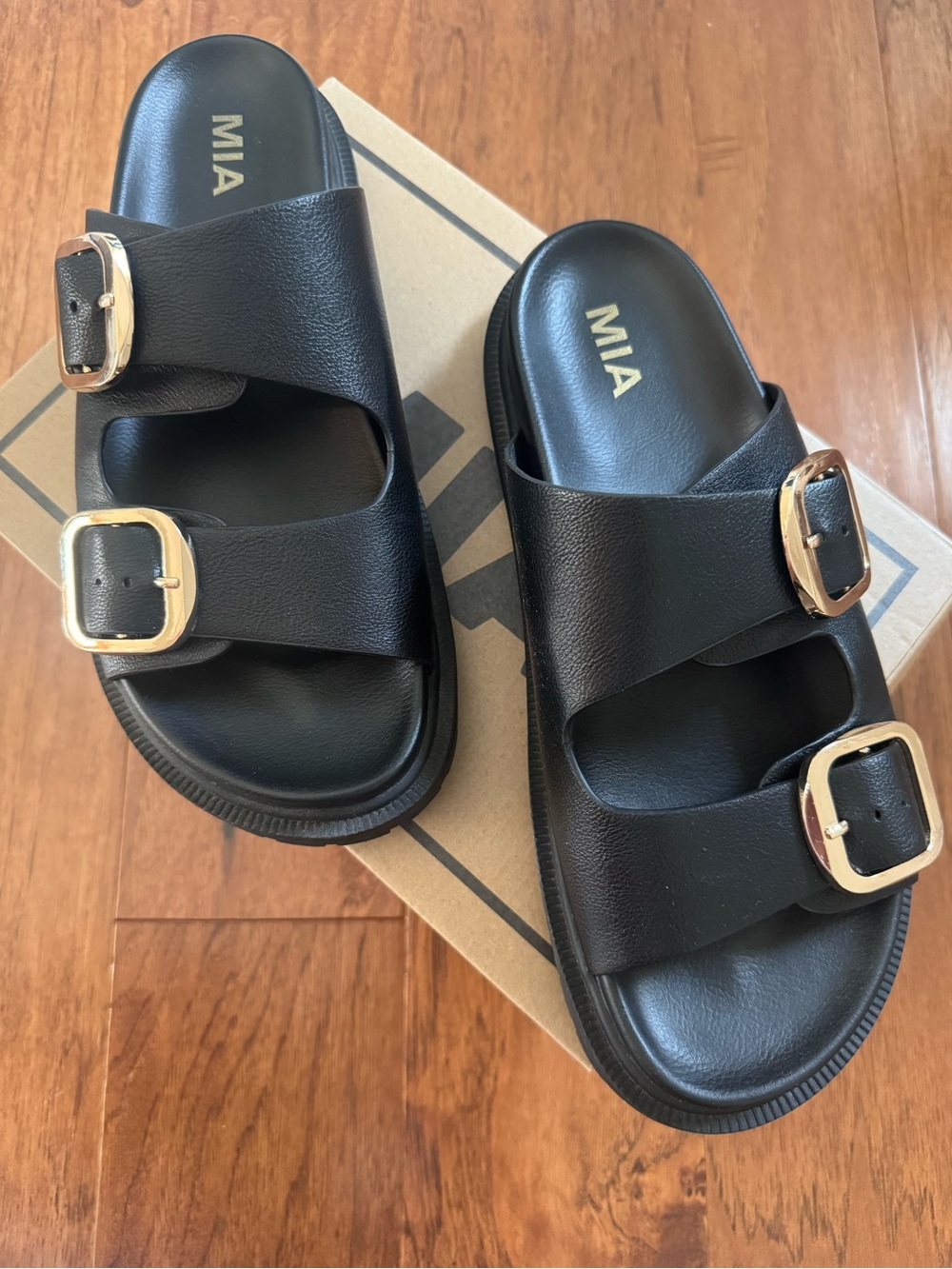 MIA women’s sandals